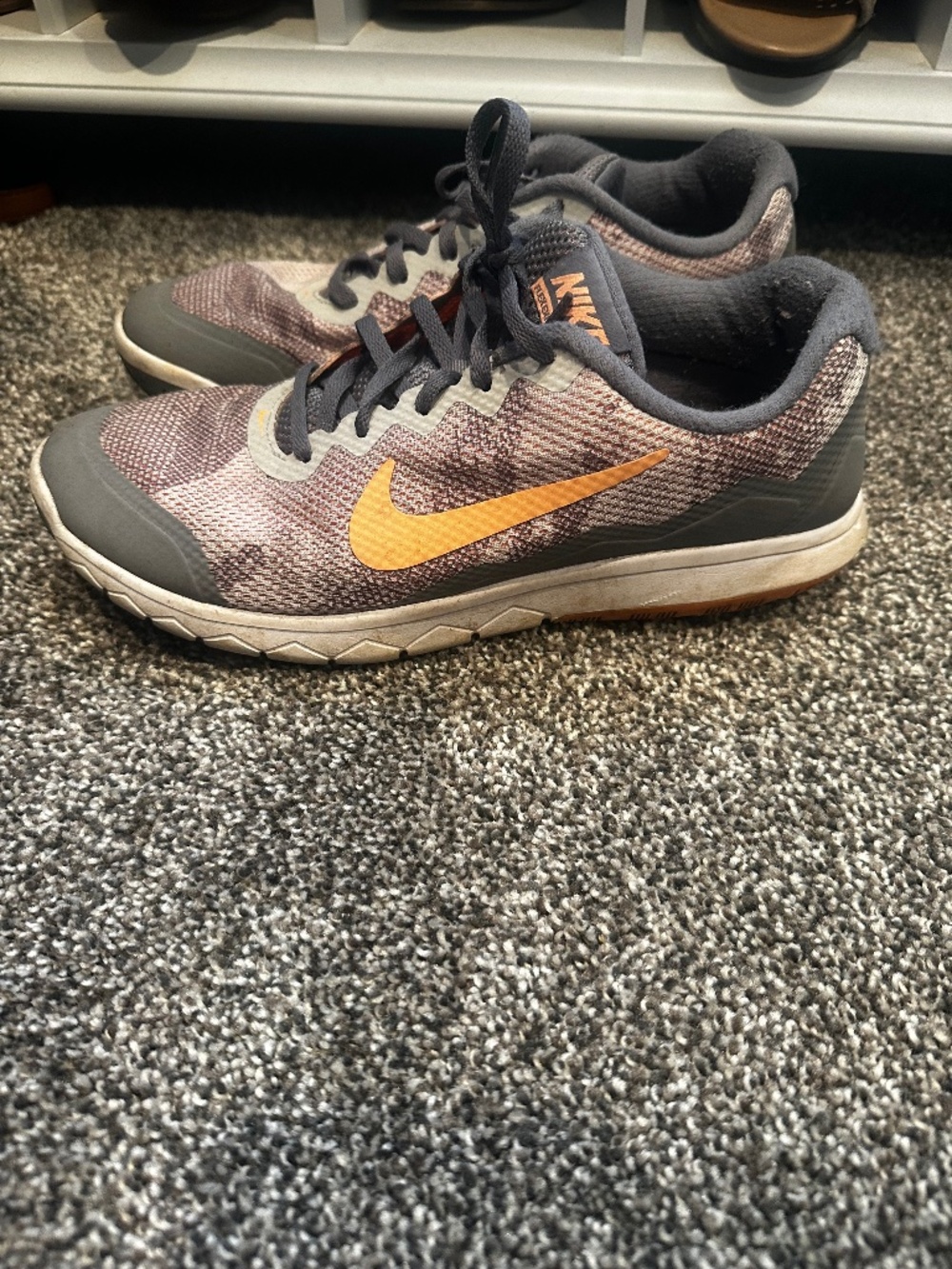 Women’s 9 Nike Sneakers
